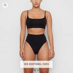 NWT Skims sculpting mid waist thong